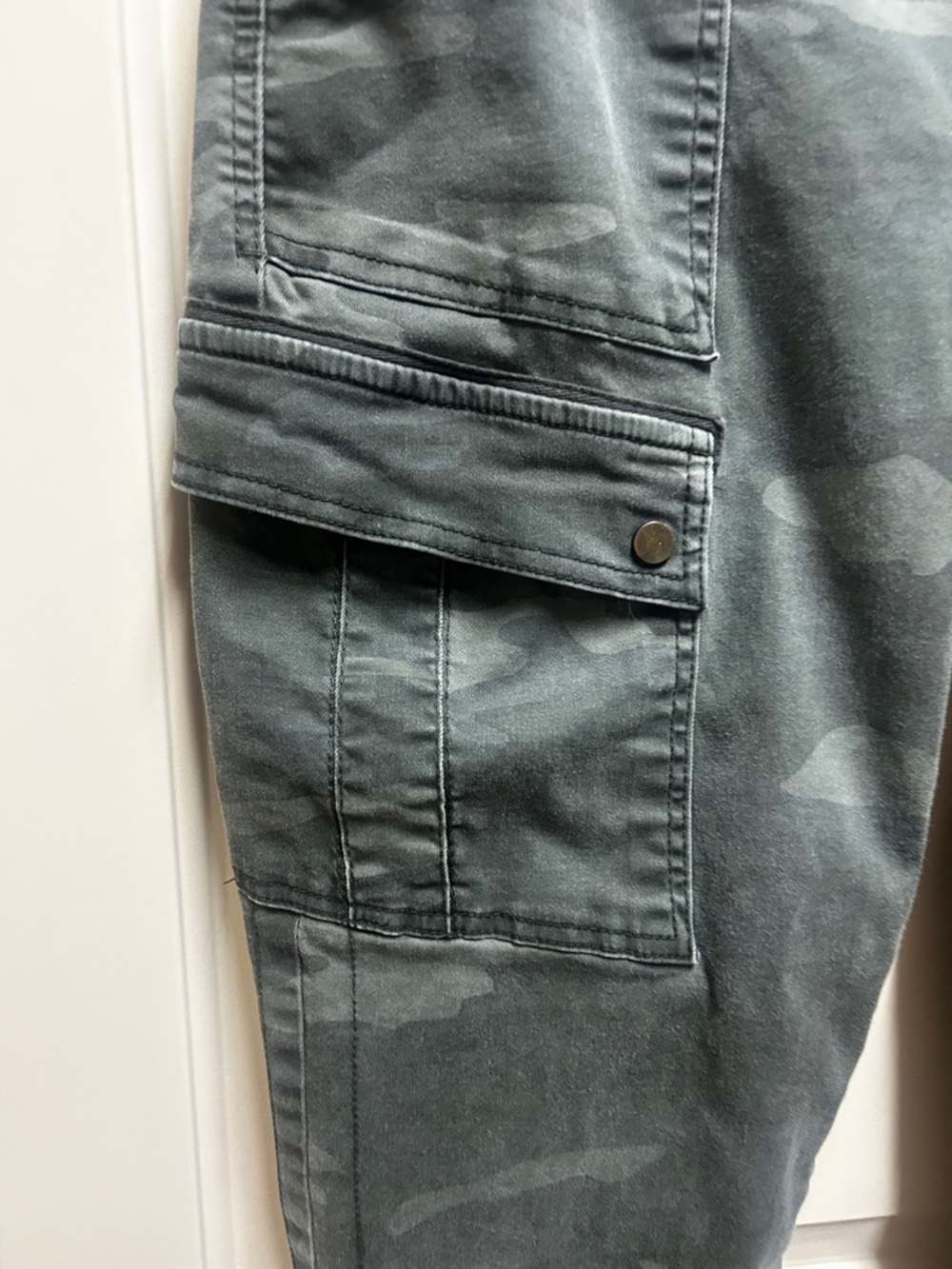 Democracy Ab Solution Utility Roll Cuff Camo Pants, Size 10 - Picture 7 of 11